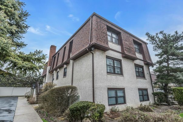 Exterior, Facade, Tudor Revival