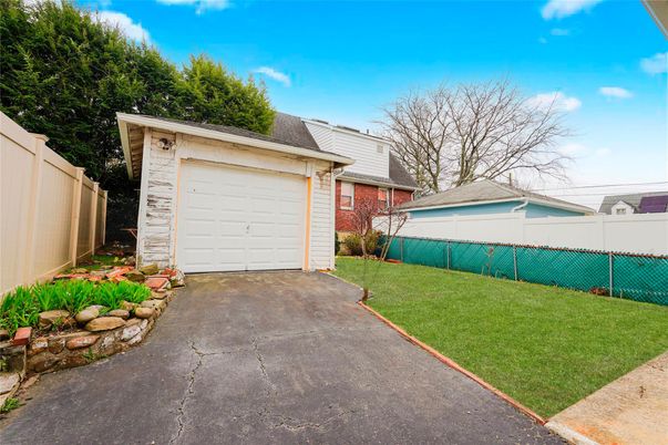 Detached Garage, Exterior