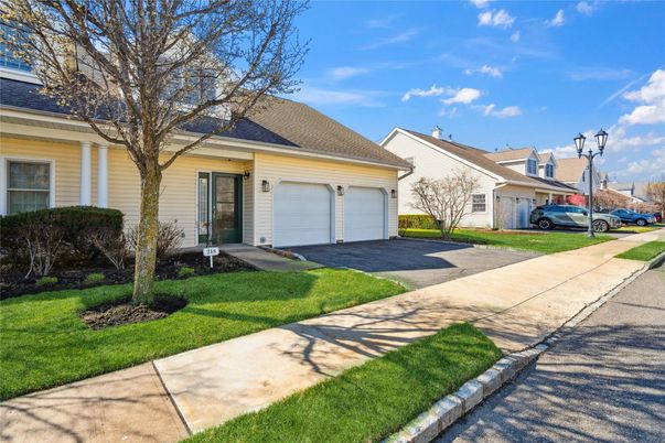 Attached, Exterior, Facade, Cape Cod