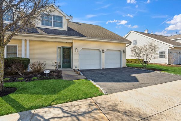 Attached, Exterior, Facade, Ranch