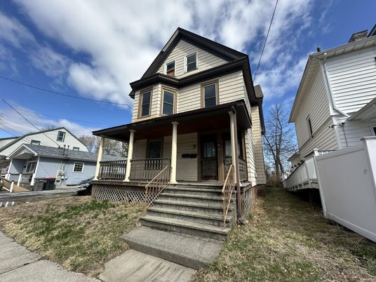 Exterior, Facade, Queen Anne Victorian