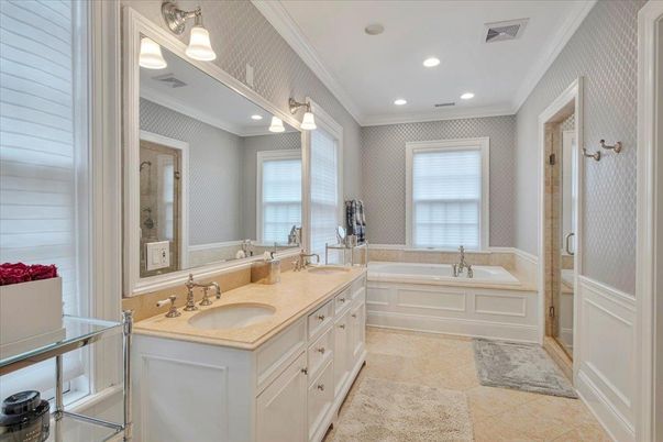 Bathroom, Dual Sink Vanities, Interior, Recessed Lighting