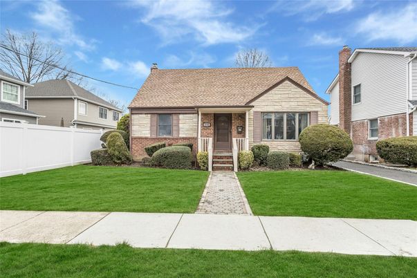 Exterior, Facade, Brick Facade, Cape Cod