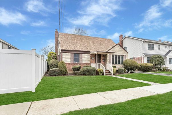 Exterior, Facade, Brick Facade, Cape Cod