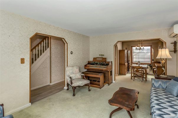 Chandelier, Dining room, Interior, Piano