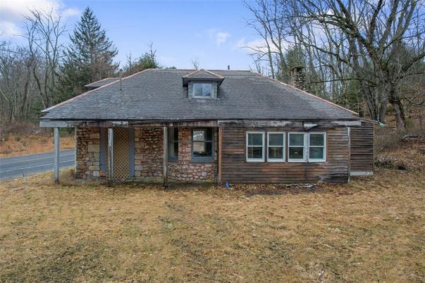 Attached, Exterior, Facade, Cape Cod