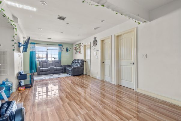 Interior, Recessed Lighting, Wood Texture Flooring