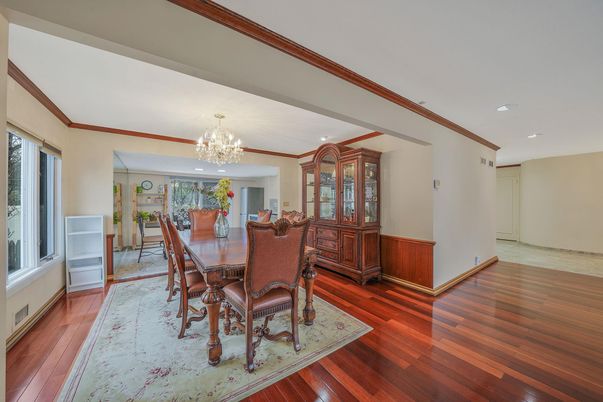Chandelier, Dining room, Interior, Recessed Lighting, Wood Texture Flooring