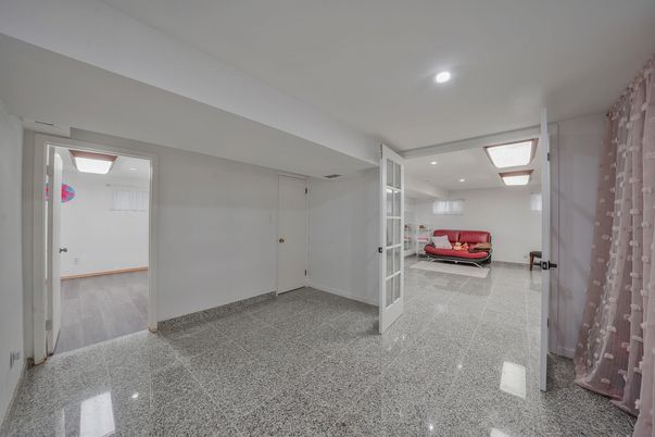 Empty room, Interior, Recessed Lighting