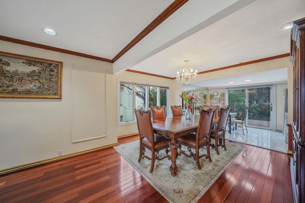 Chandelier, Dining room, Interior, Recessed Lighting, Wood Texture Flooring