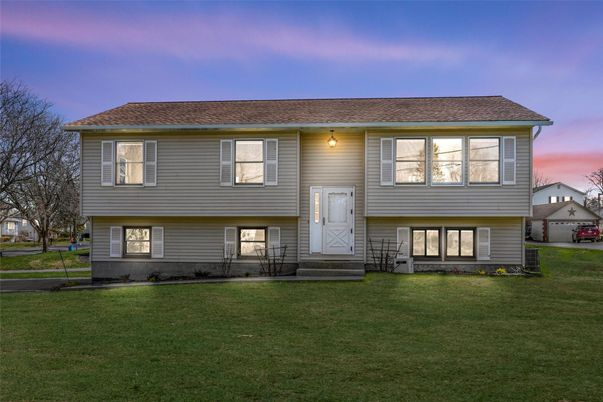 Exterior, Facade, Raised Ranch