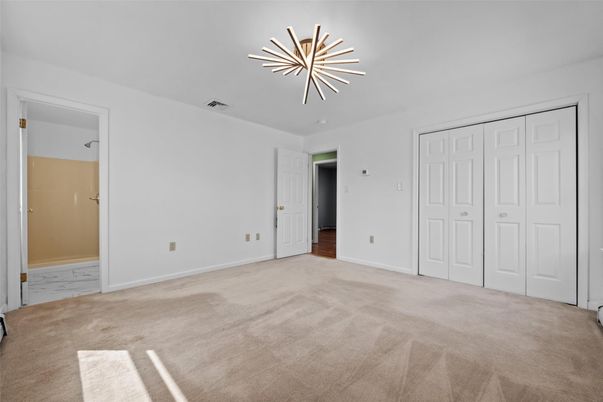Empty room, Interior, Pendant Lights