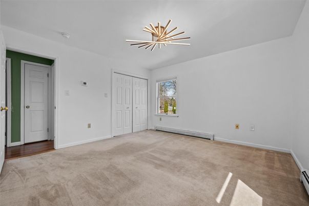 Empty room, Interior, Pendant Lights