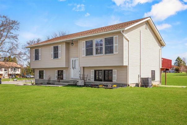 Backyard, Exterior, Facade, Raised Ranch