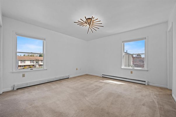 Empty room, Interior, Pendant Lights