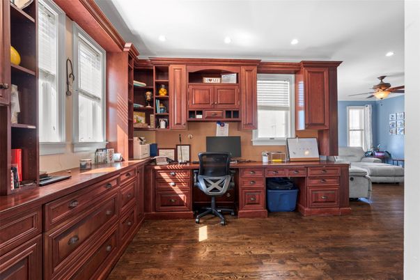 Home Office, Interior, Recessed Lighting, Wood Texture Flooring