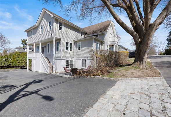 Exterior, Facade, Farmhouse