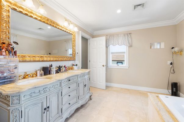 Bathroom, Dual Sink Vanities, Interior, Recessed Lighting