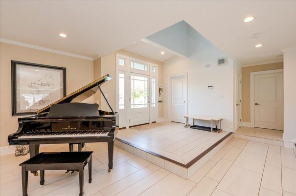 Interior, Piano, Recessed Lighting