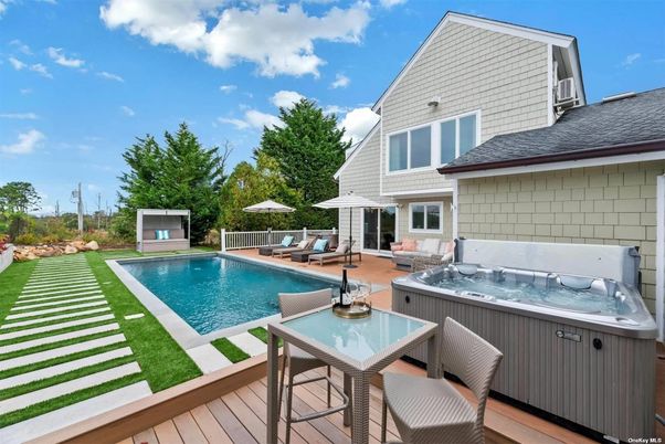 Exterior, Hot Tub, Pool