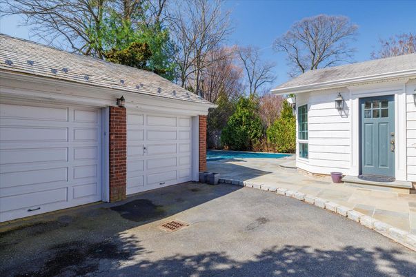 Detached Garage, Exterior