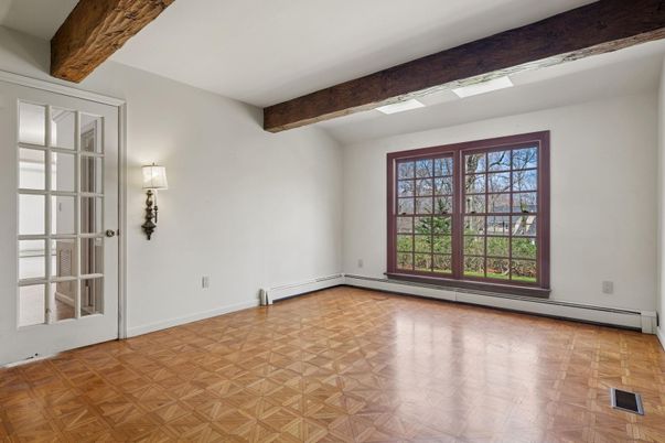 Empty room, Interior, Wooden Beams