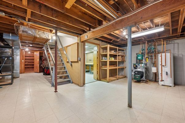 Interior, Washer, Wooden Beams