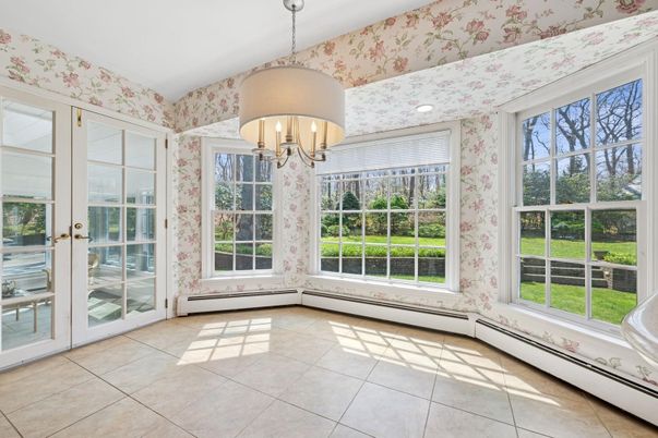 Chandelier, Empty room, Interior, Recessed Lighting