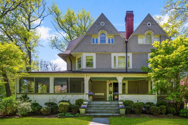 Exterior, Facade, Queen Anne Victorian