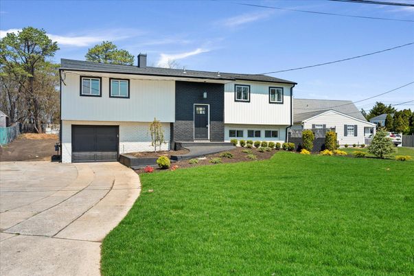 Attached, Exterior, Facade, Raised Ranch