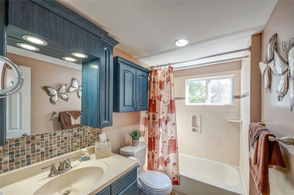 Bathroom, Interior, Recessed Lighting