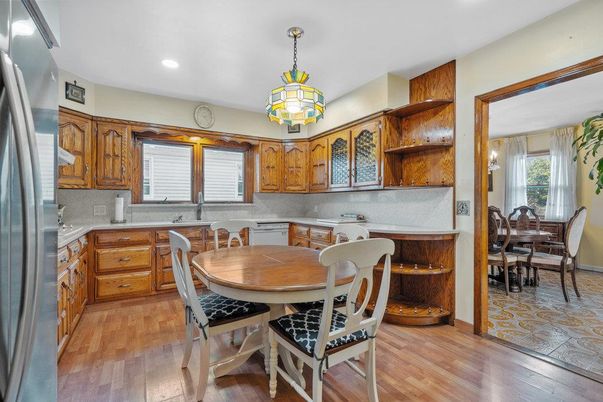 Dining room, Interior, Kitchen, Pendant Lights, Recessed Lighting, Wood Texture Flooring