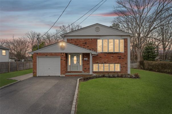 Attached, Exterior, Facade, Brick Facade, Split Level