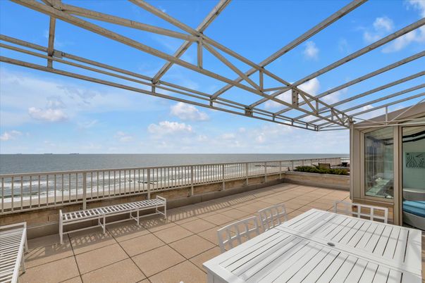 Exterior, Glass Ceilings, Interior, Sun Room, Water