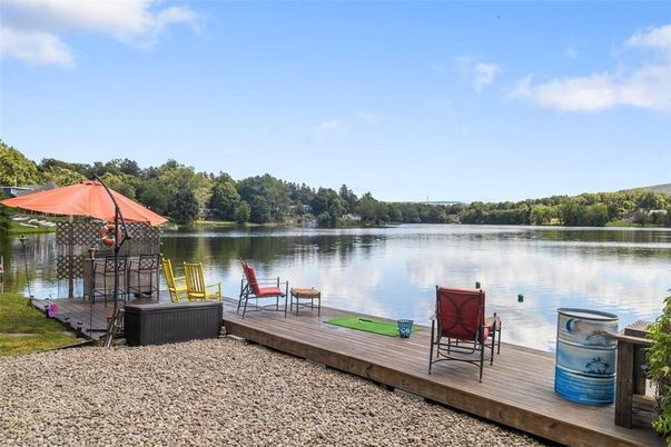 Exterior, Lake