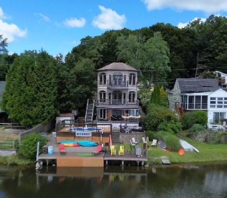 Exterior, Lake