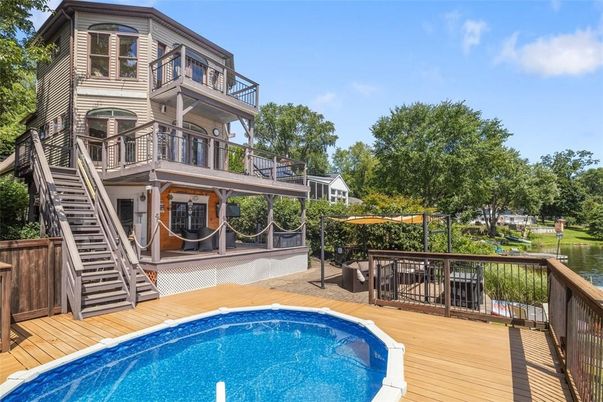 Exterior, Pool, Water