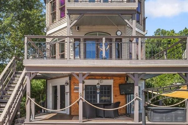 Exterior, Facade, None