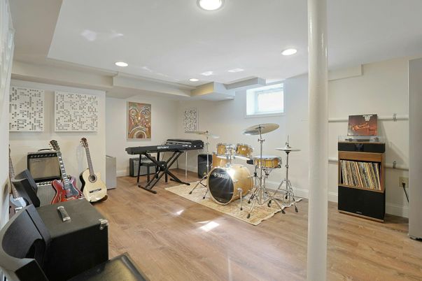 Fitness Equipment, Interior, Recessed Lighting, Wood Texture Flooring