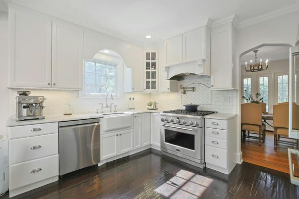 Chandelier, Dining room, Interior, Kitchen, Recessed Lighting, Stainless Steel Appliances, Wood Texture Flooring