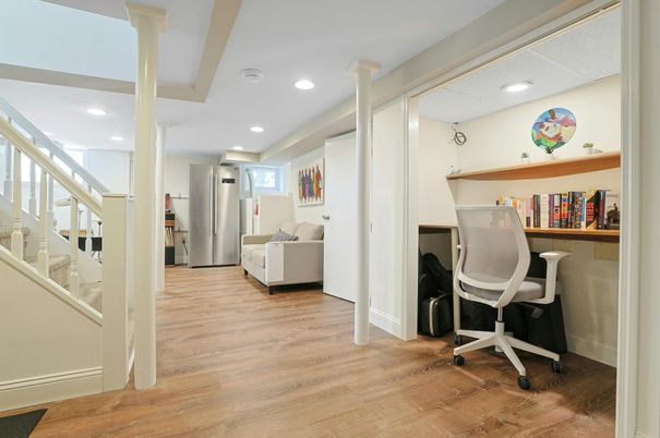 Interior, Recessed Lighting, Wood Texture Flooring