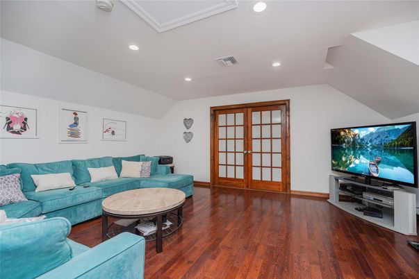 Interior, Living room, Recessed Lighting, Wood Texture Flooring