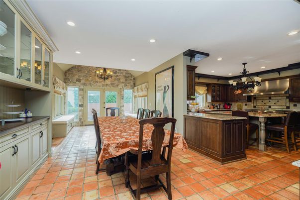 Chandelier, Dining room, Interior, Kitchen, Pendant Lights, Recessed Lighting, Stainless Steel Appliances