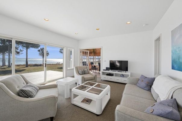Interior, Living room, Recessed Lighting, Water