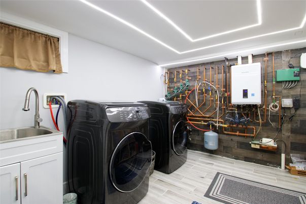 Interior, Washer, Wood Texture Flooring