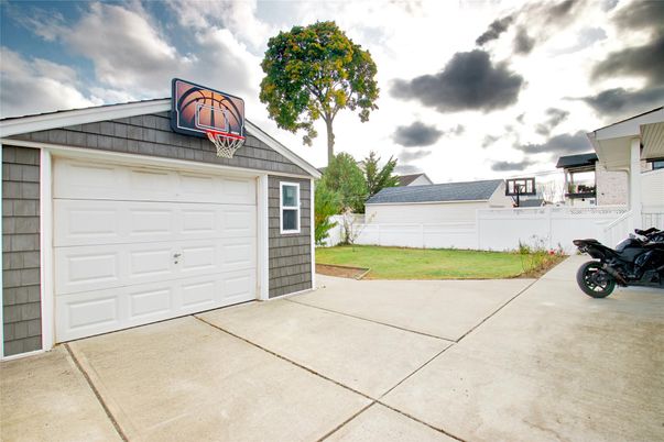 Detached Garage, Exterior
