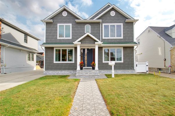 Exterior, Facade, American Craftsman