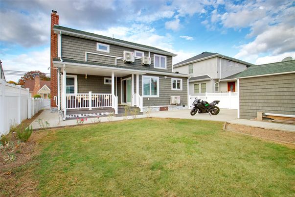 Backyard, Exterior, Facade, Split Level