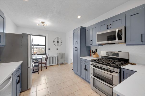 Dining room, Interior, Kitchen, Recessed Lighting, Stainless Steel Appliances