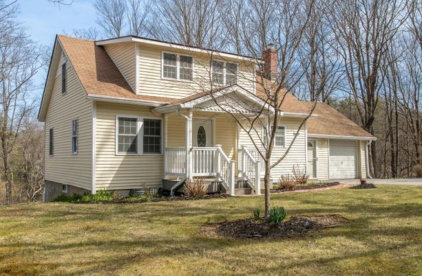 Attached, Exterior, Facade, Cape Cod